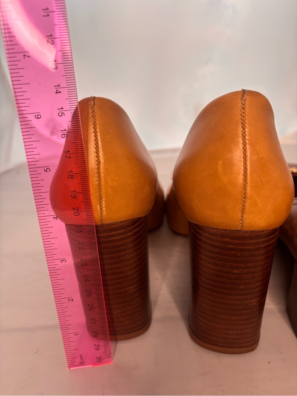 Tory Burch tan Yardley Leather square Toe Pumps w/ Gold Logo size 10 M - Picture 4 of 10